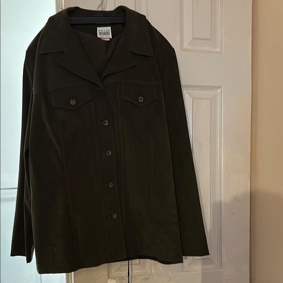 Classic Green Pantsuit with Relaxed Fit - Picture 1 of 1